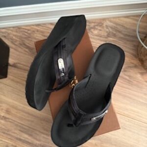Coach Jaden Flip Flops - EUC